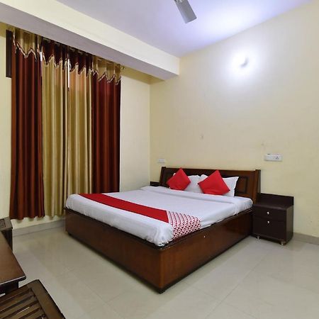 Oyo 28027 Hotel Dhruv Mandi Kültér fotó