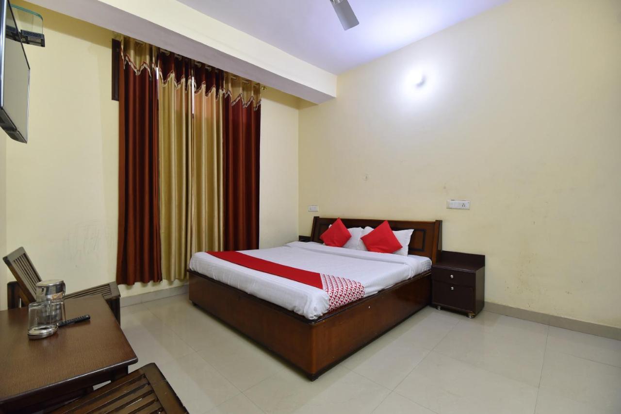 Oyo 28027 Hotel Dhruv Mandi Kültér fotó