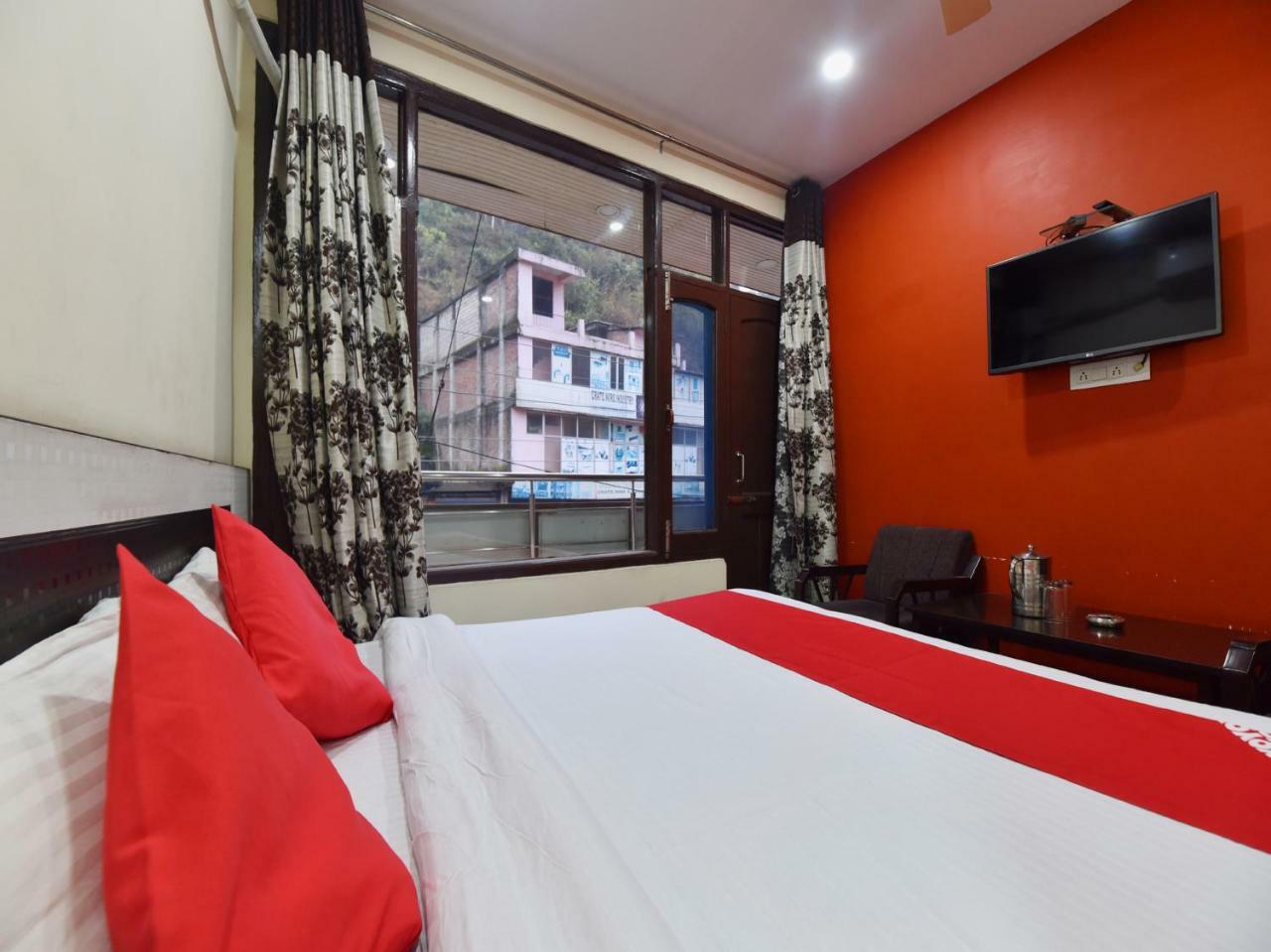 Oyo 28027 Hotel Dhruv Mandi Kültér fotó