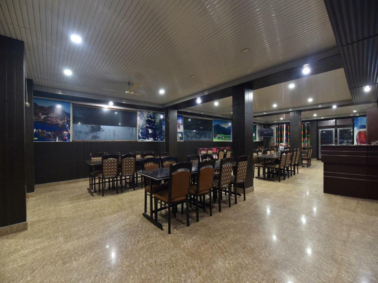 Oyo 28027 Hotel Dhruv Mandi Kültér fotó