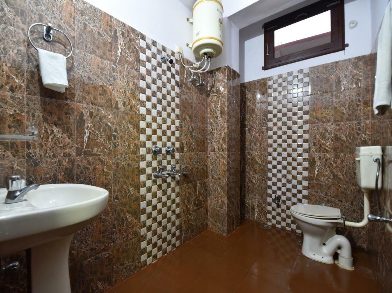 Oyo 28027 Hotel Dhruv Mandi Kültér fotó