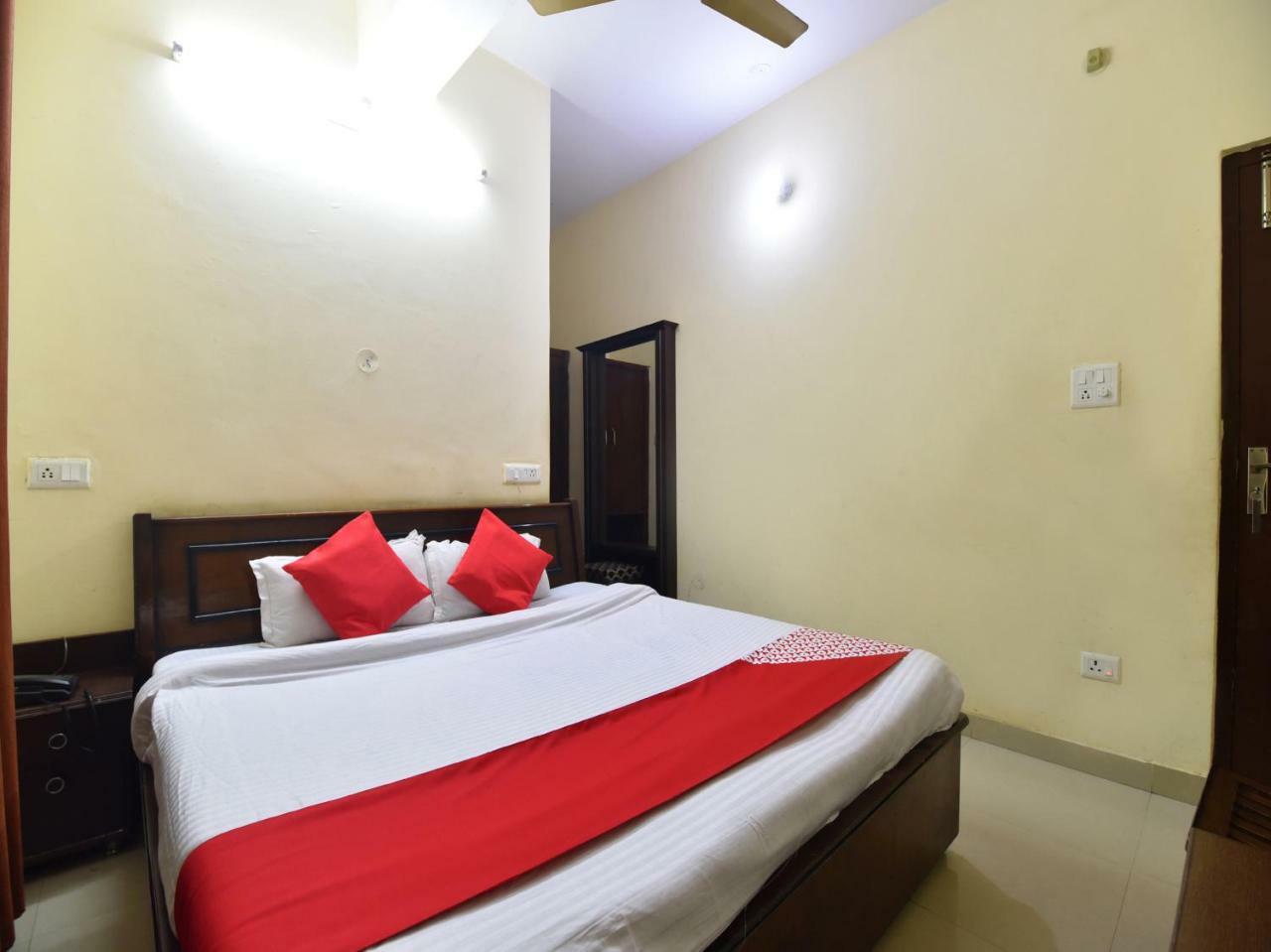 Oyo 28027 Hotel Dhruv Mandi Kültér fotó