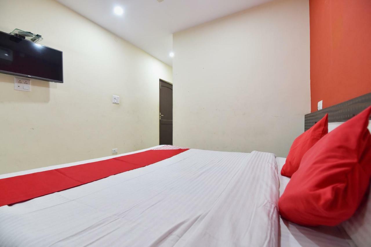 Oyo 28027 Hotel Dhruv Mandi Kültér fotó